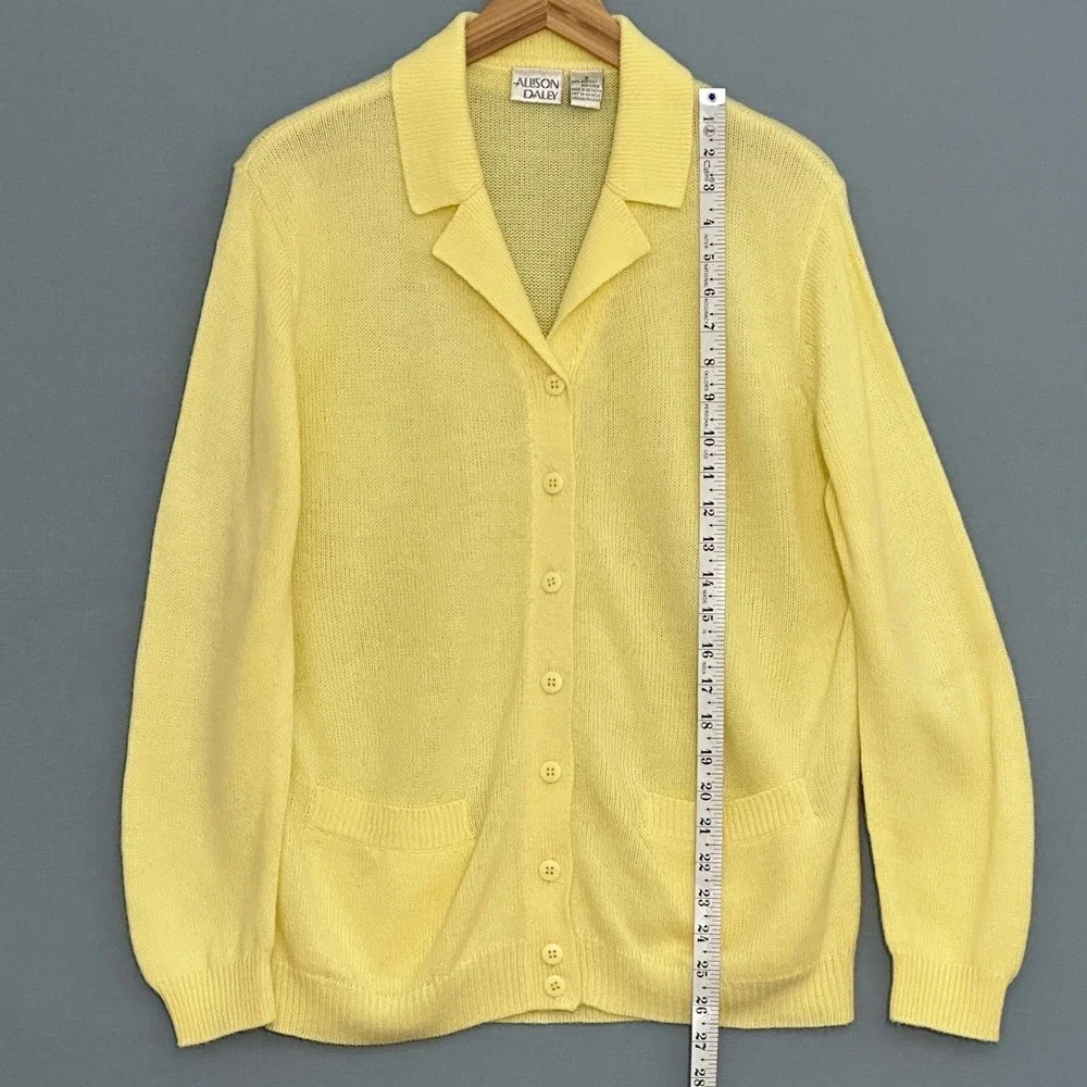 VTG Soft Girl Pastel Womens Sweater S Yellow Classic Collared Preppy Old Money